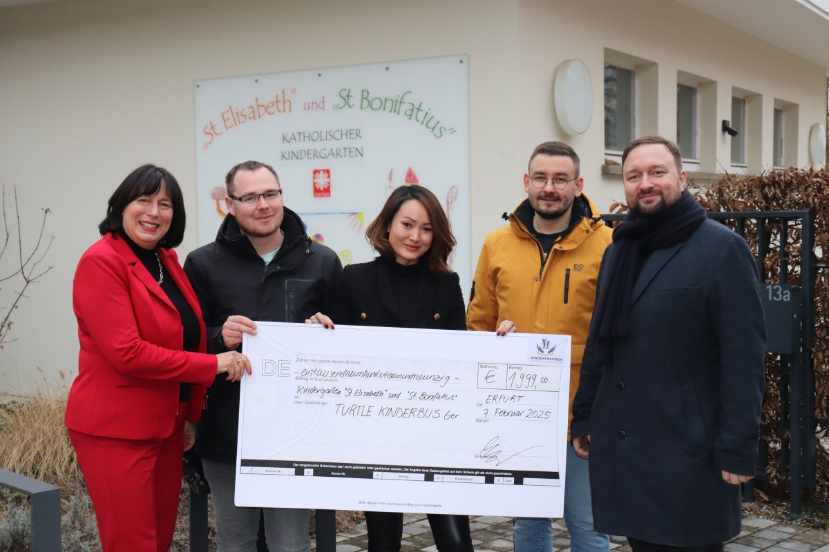 Übergabe eines Spendenschecks